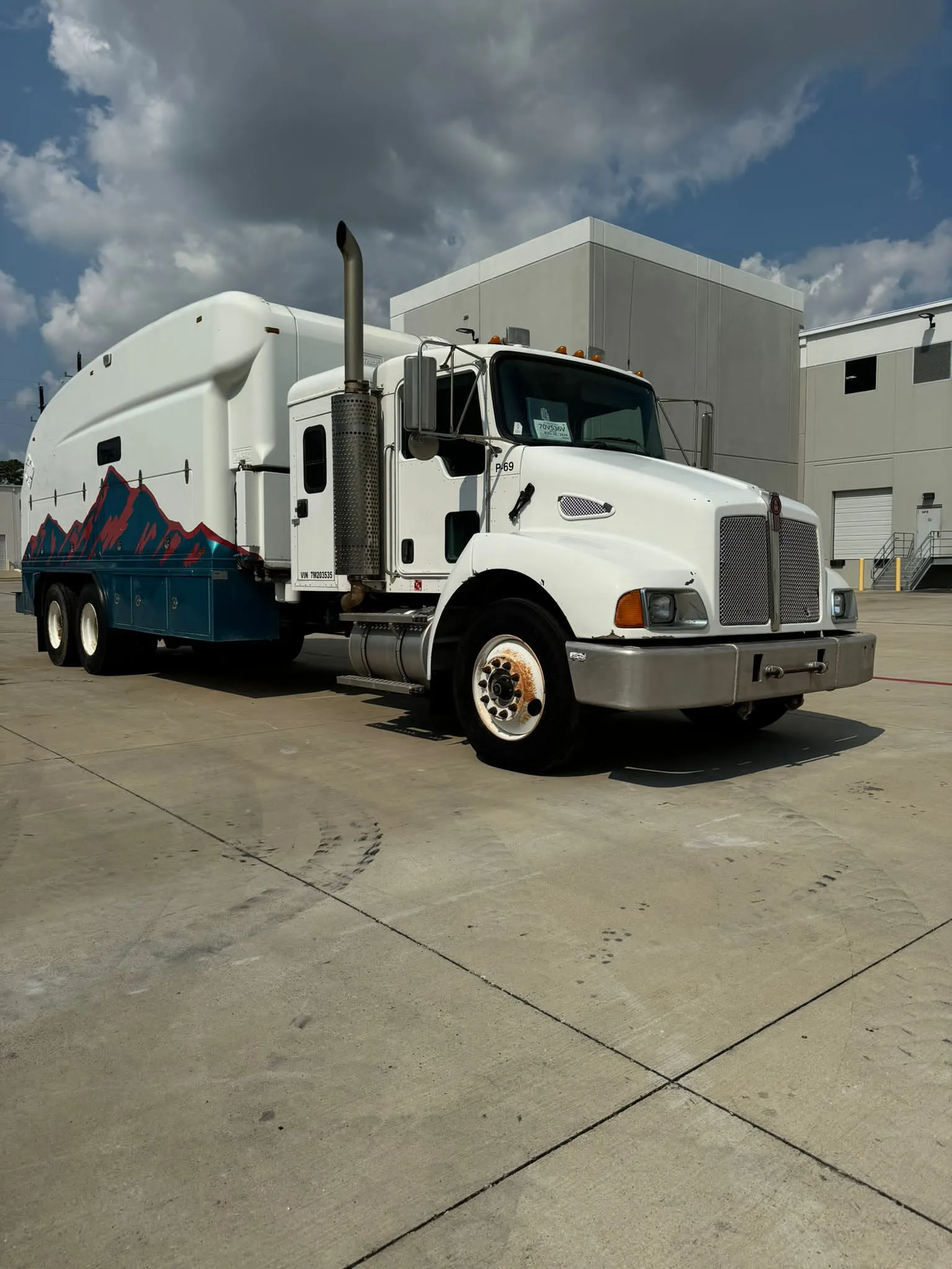 Cased Hole Logging Truck Kenworth T-300 / 2007