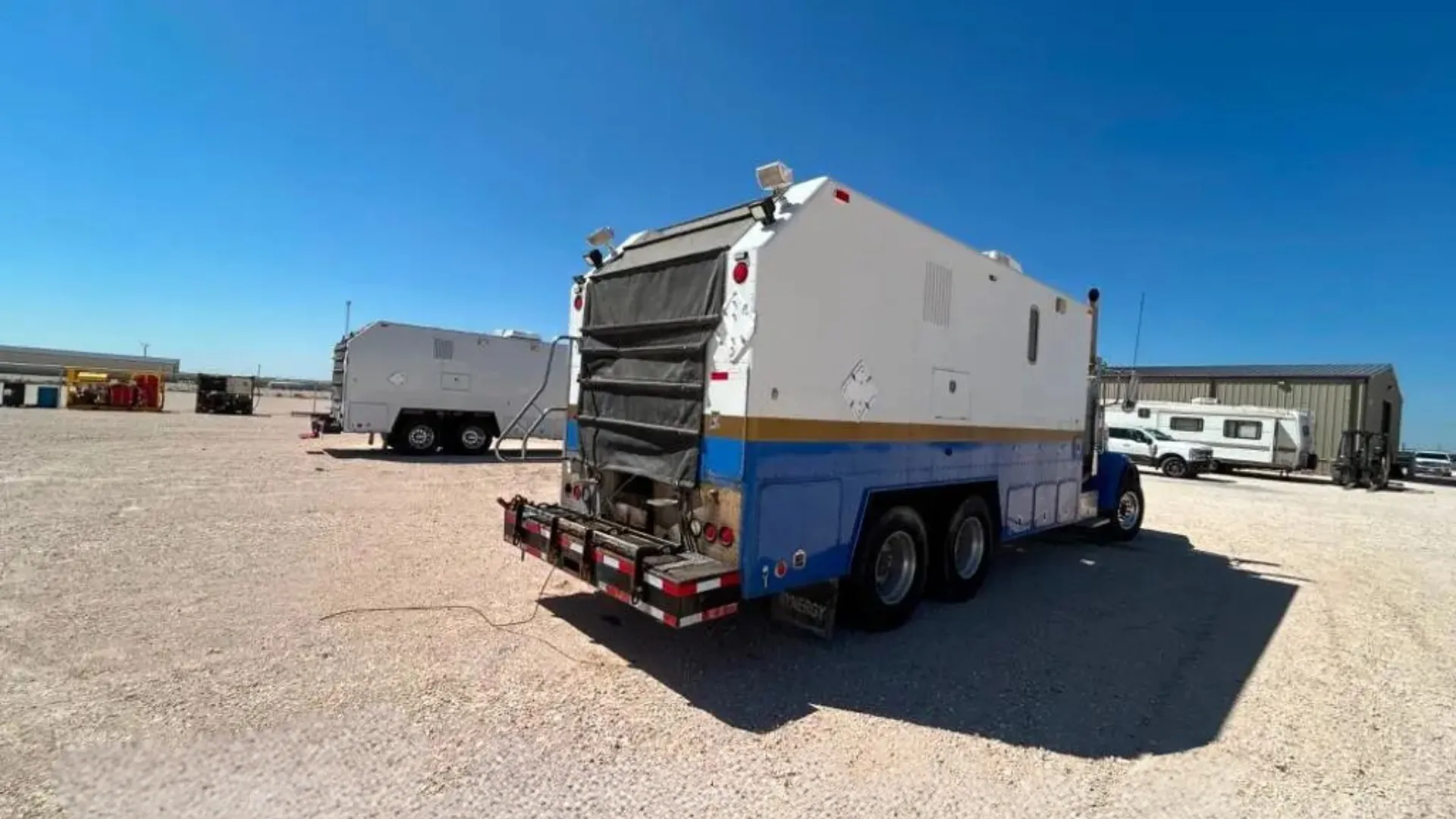 2011 Peterbilt 367 T/A Wireline Truck-1