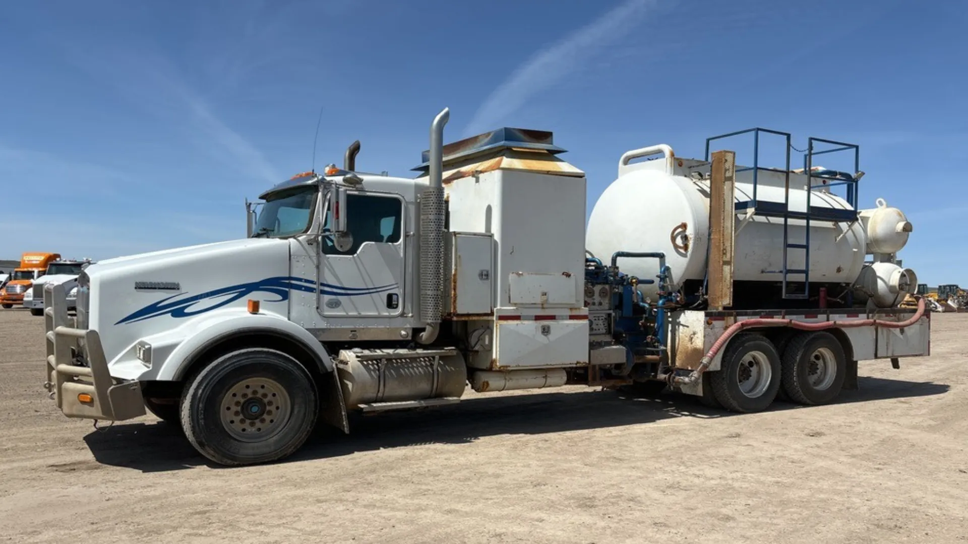 2013 Kenworth T800 6x4 Hot Oil Truck-1