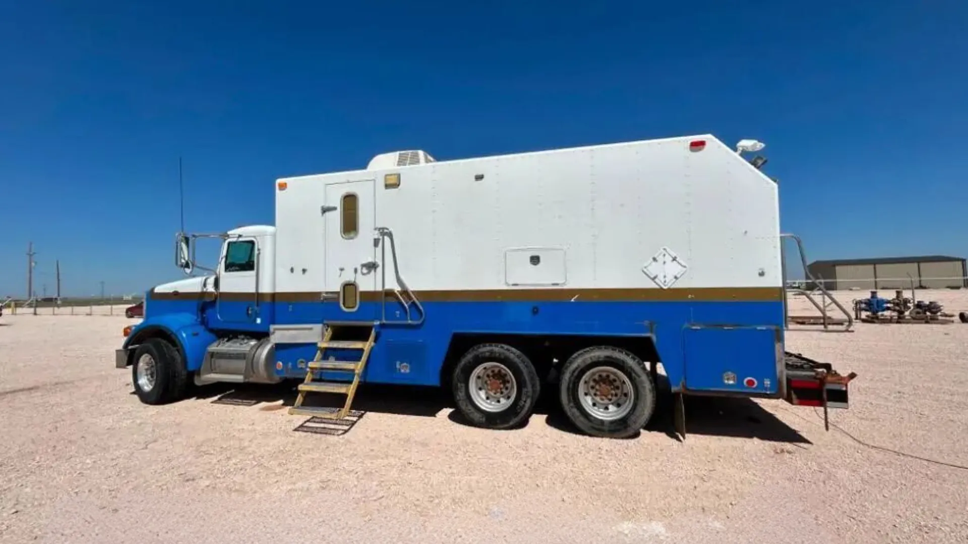 2011 Peterbilt 367 T/A Wireline Truck-3